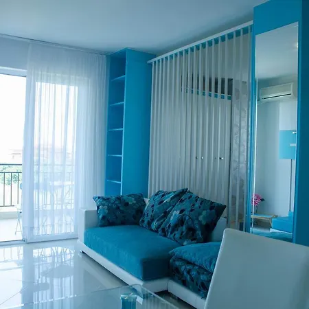 Domus Extra アパート